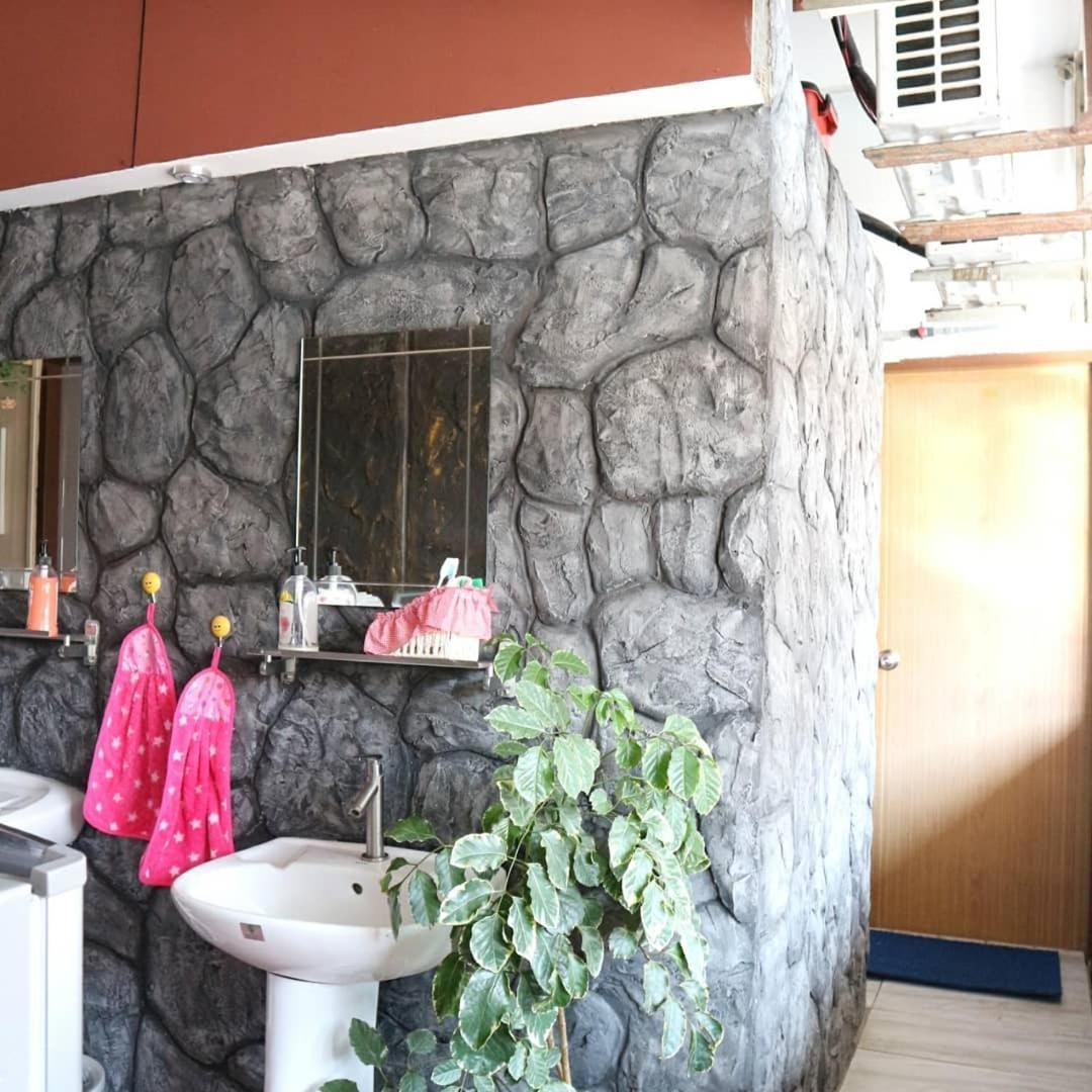Hostel Escape Backpackers KK Kota Kinabalu Exterior foto