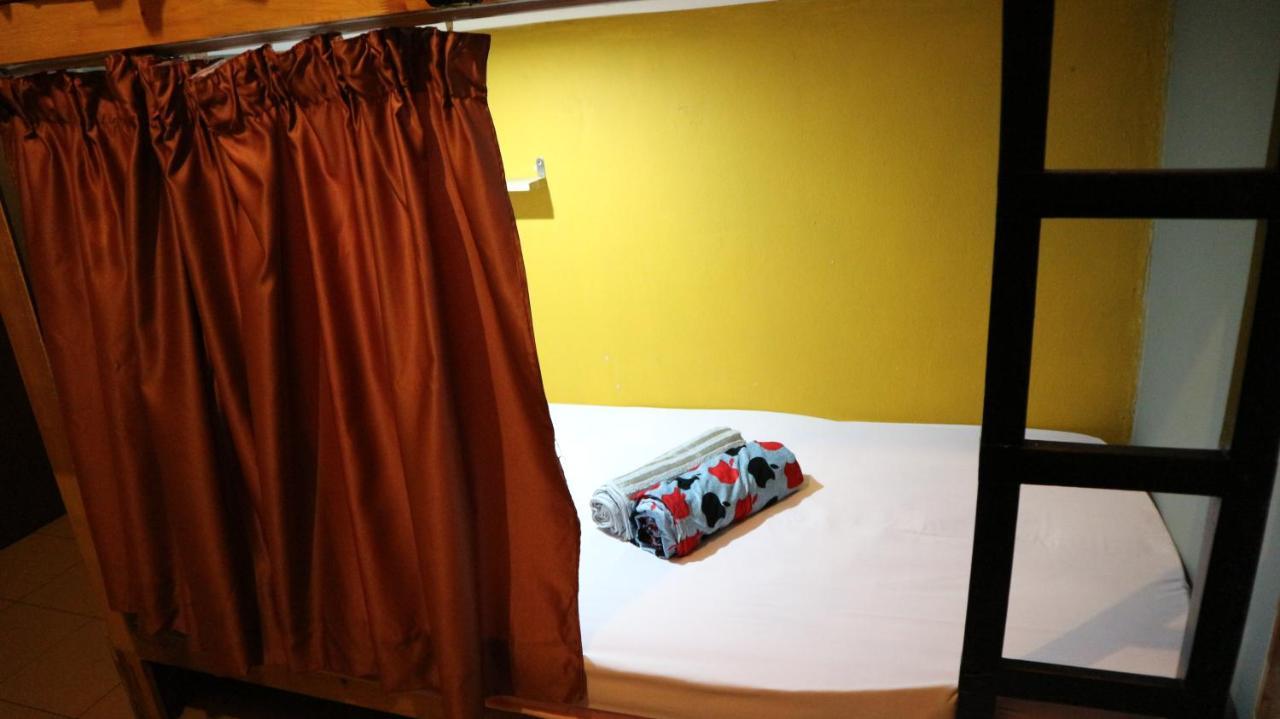 Hostel Escape Backpackers KK Kota Kinabalu Exterior foto