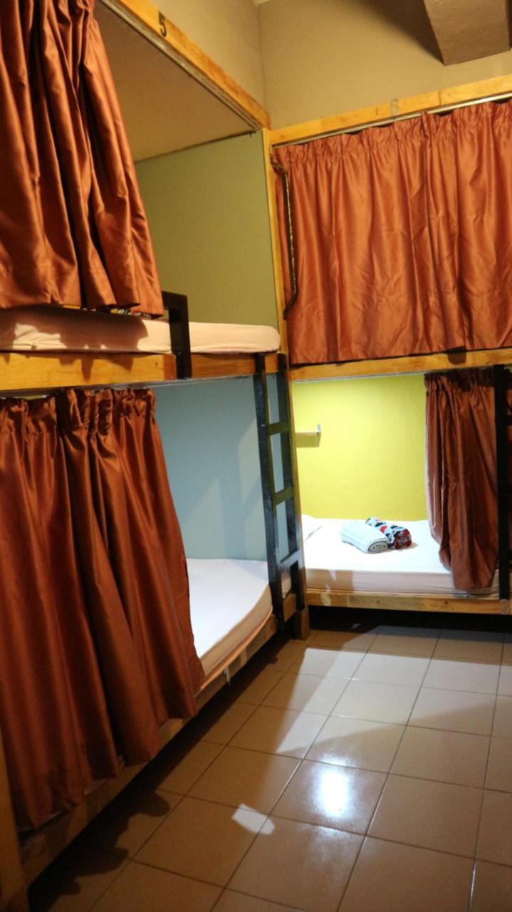 Hostel Escape Backpackers KK Kota Kinabalu Exterior foto